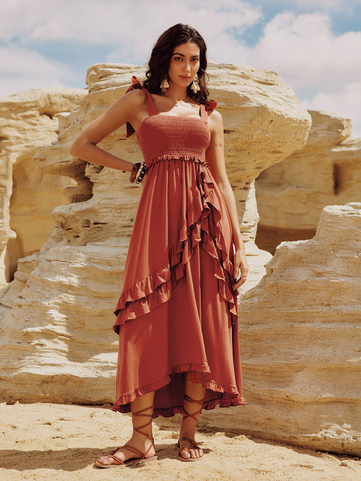 Una línea boho en capas de lechuga en capas shirred shirred cuello maxi vestido de mujeres