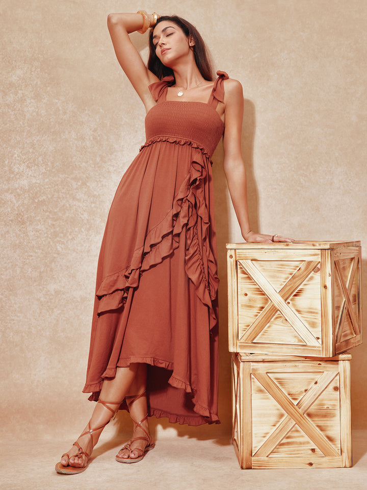 Una línea boho en capas de lechuga en capas shirred shirred cuello maxi vestido de mujeres